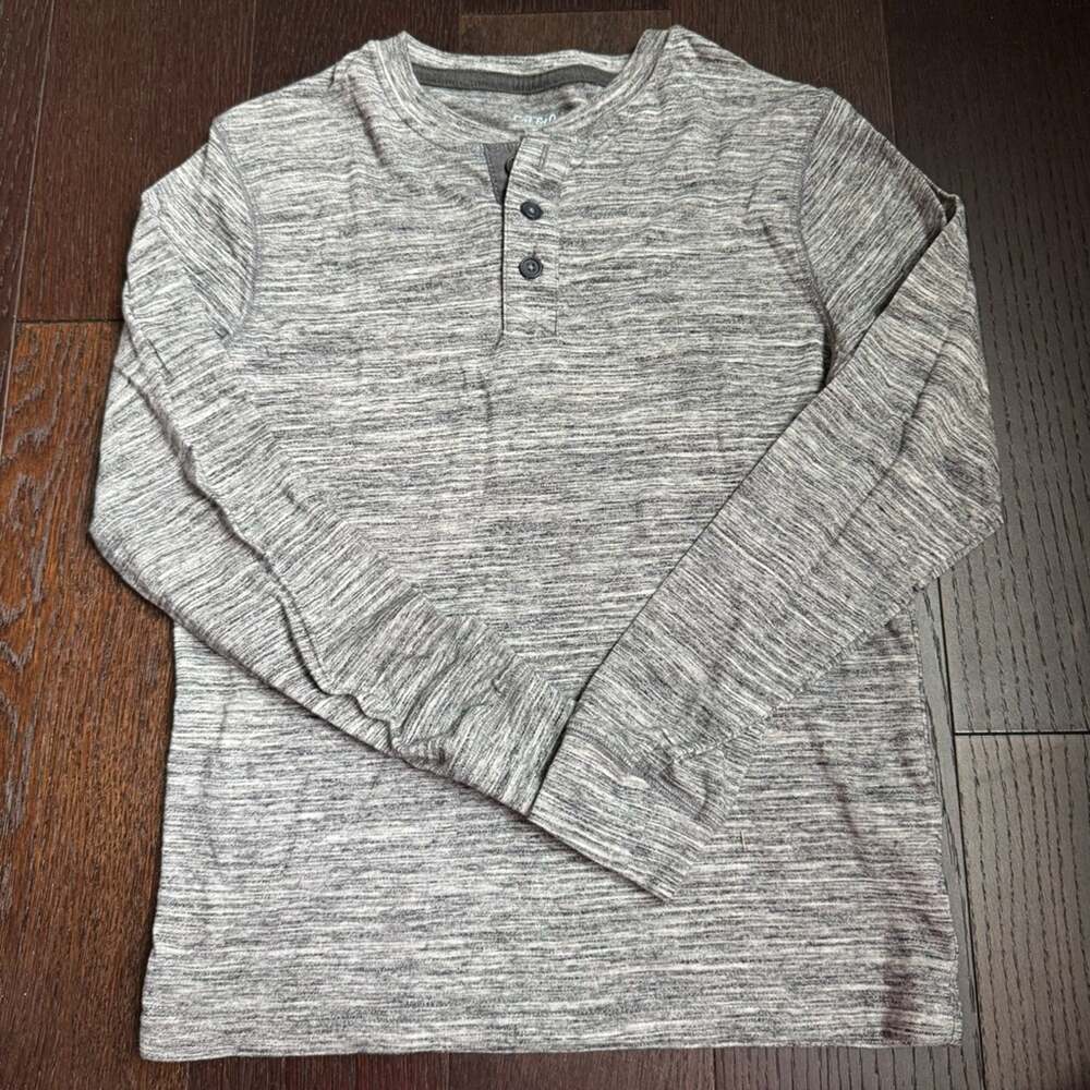 Boys Cat & Jack Gray Henley Long Sleeved Shirt - Size Medium (8/10)